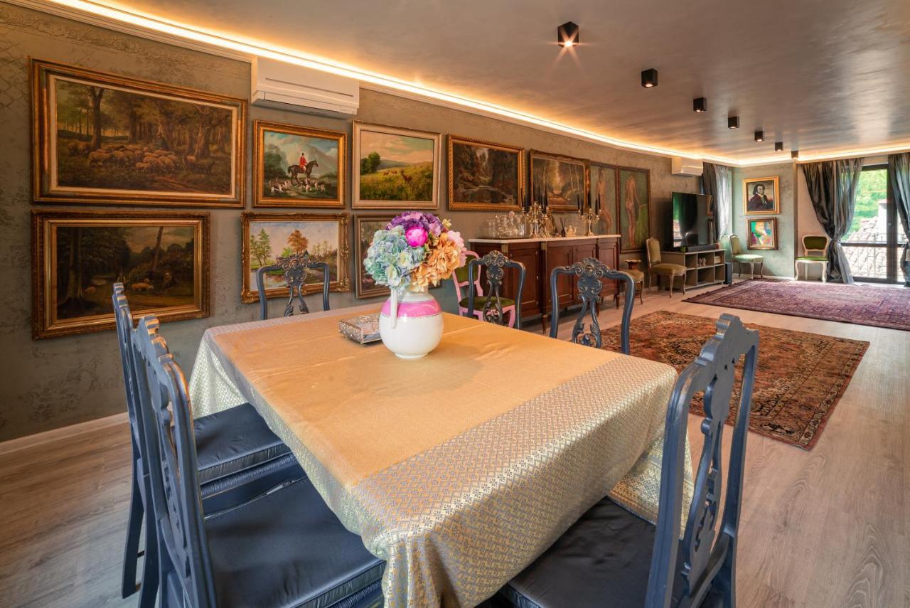 The Gallery Guest House - Garden And Garage ヴェリコ・タルノヴォ エクステリア 写真