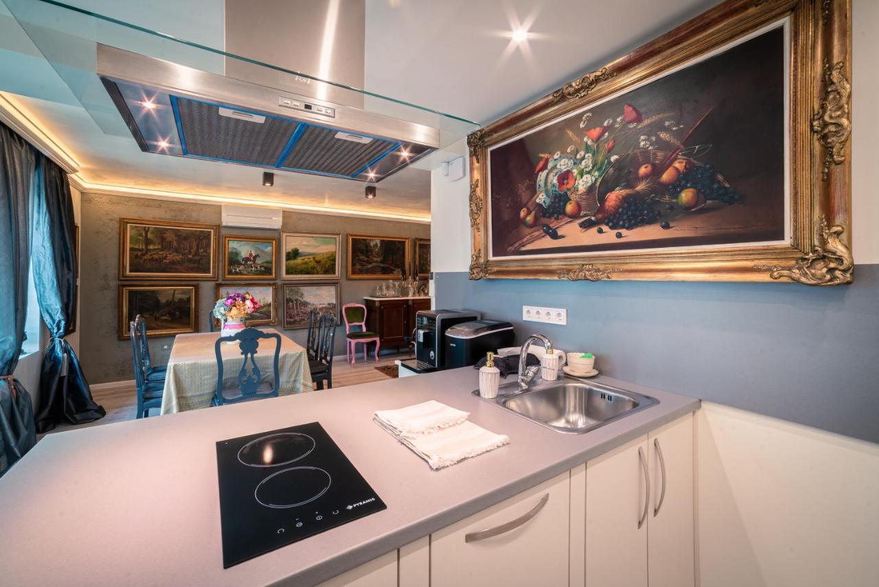 The Gallery Guest House - Garden And Garage ヴェリコ・タルノヴォ エクステリア 写真
